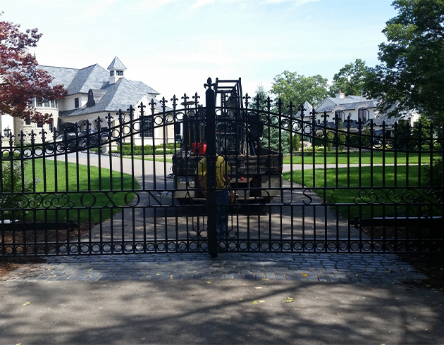 Iron Fences & Iron Gates for Homes & Commercial Businesses in Detroit, MI | San Marino Iron Inc. - fence-4-alt
